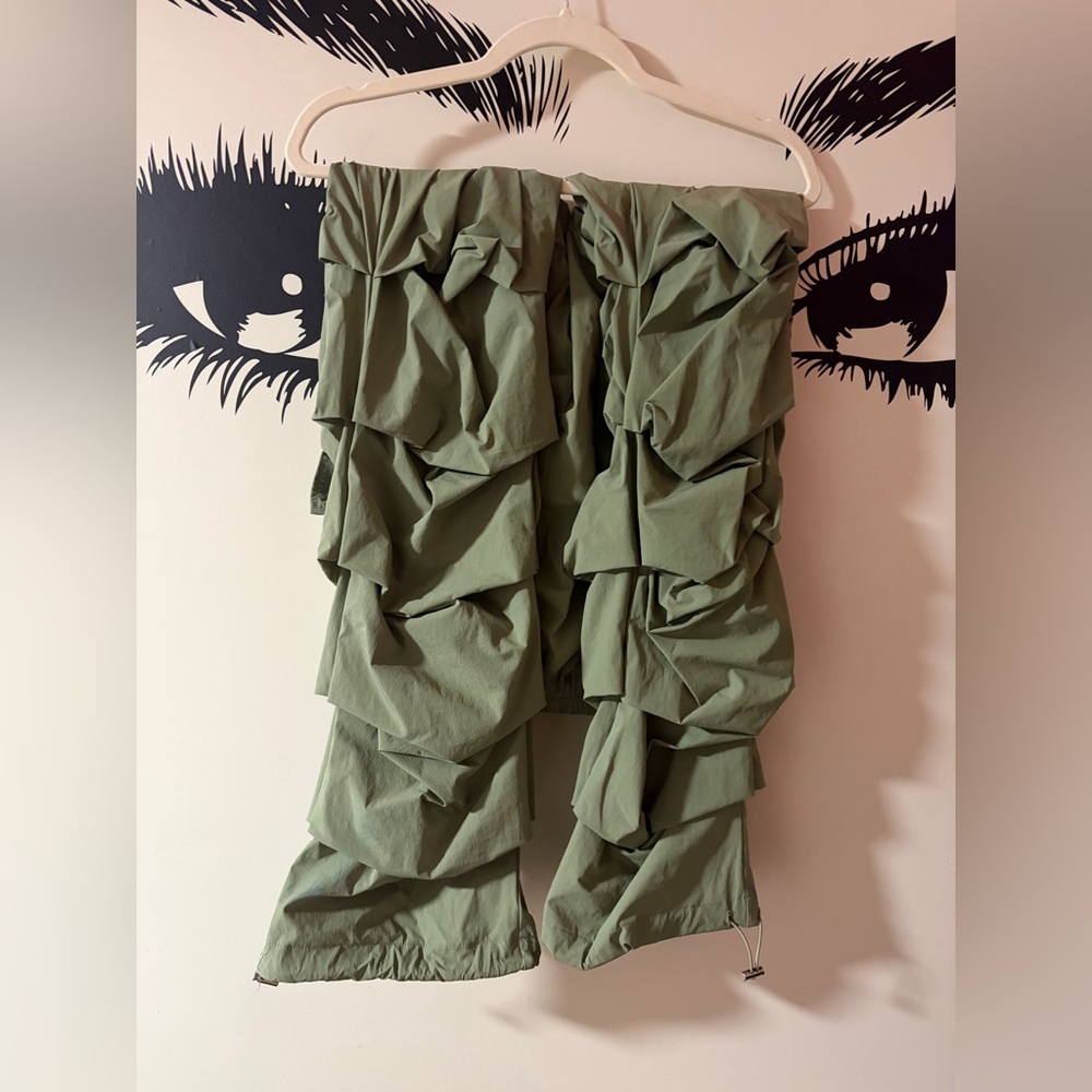 Green Ruched Cargo Pants - Picture 4 of 10